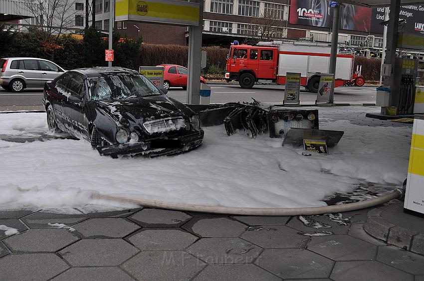 Tanksaeule umgefahren in Leverkusen P38.JPG